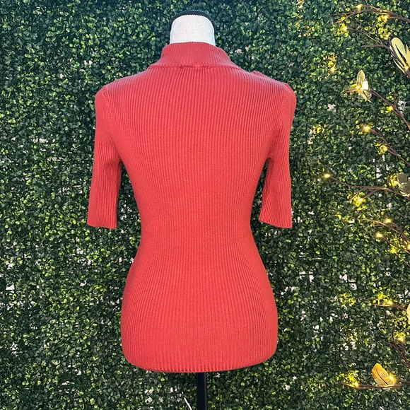 Carmen Marc Valvo Red Keyhole Blouse - Picture 4 of 5